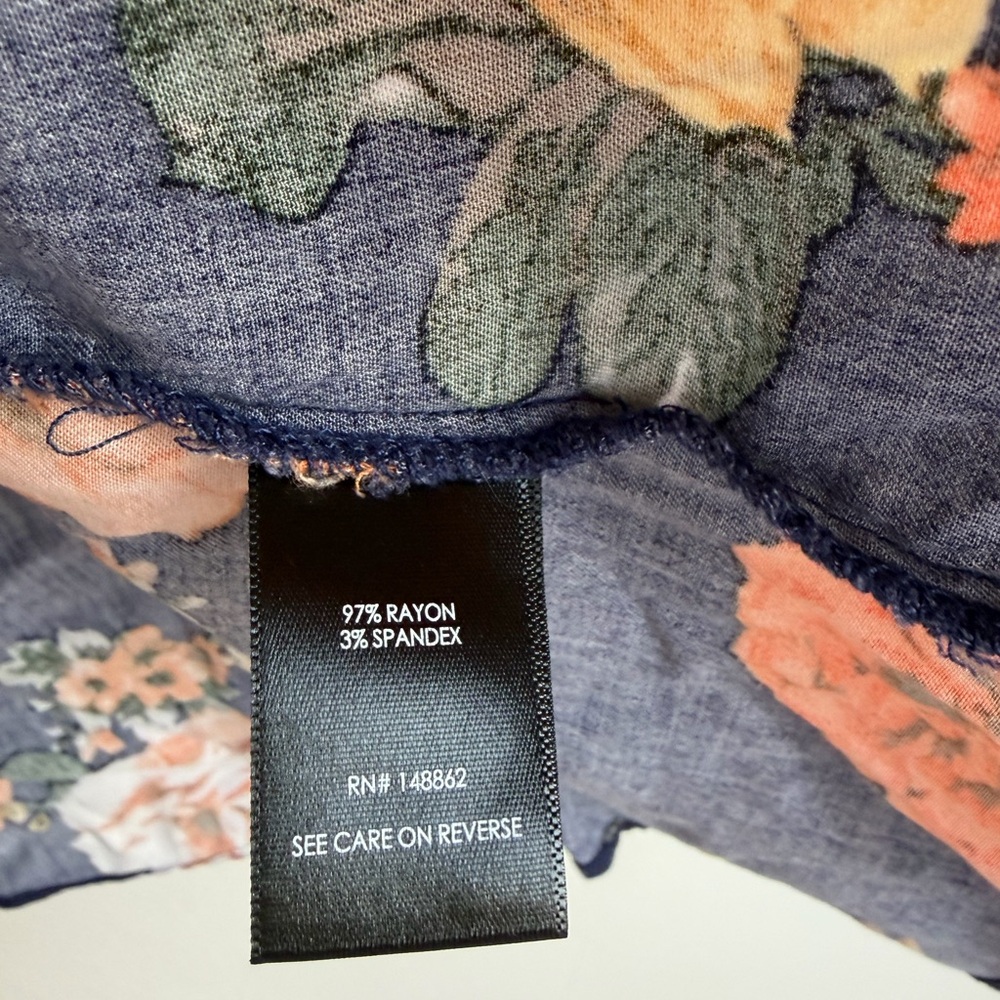 Torrid Navy Blue Button Front Floral Tank Top Size 3 - Picture 6 of 6